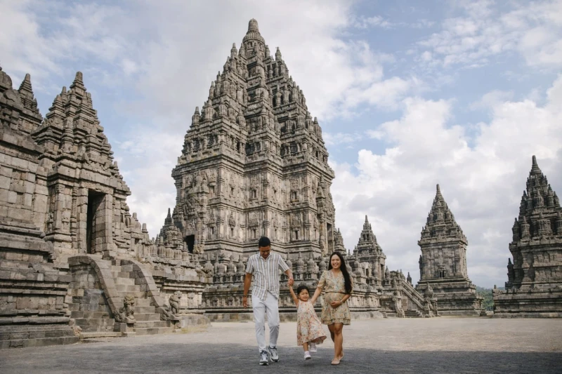 private-tour-jogja-1-hari-borobudur-prambanan-obelix-sea-view